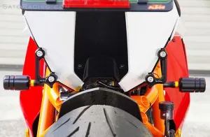 RACING HOOKS