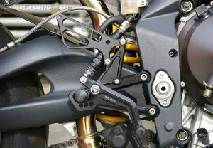 REAR SETS